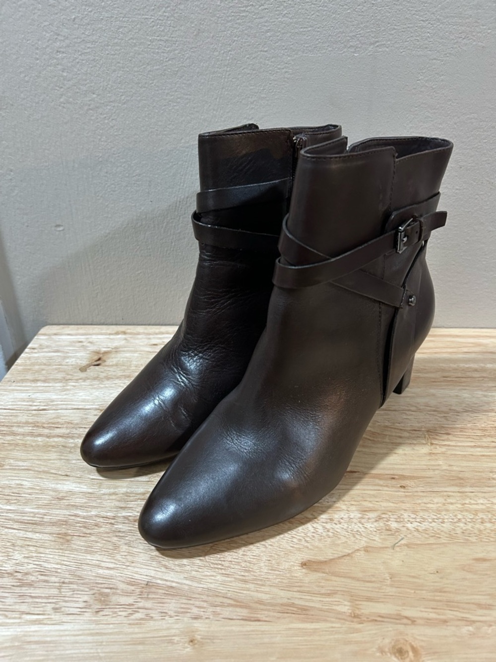 Lauren Ralph Lauren EUC Dark Brown Leather Ankle Booties with Buckle Strap - Picture 10 of 11